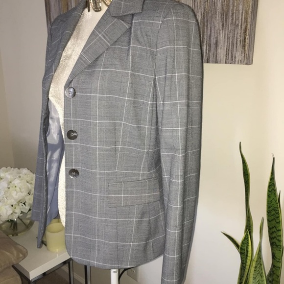 Le Suit size 6 - Picture 4 of 4